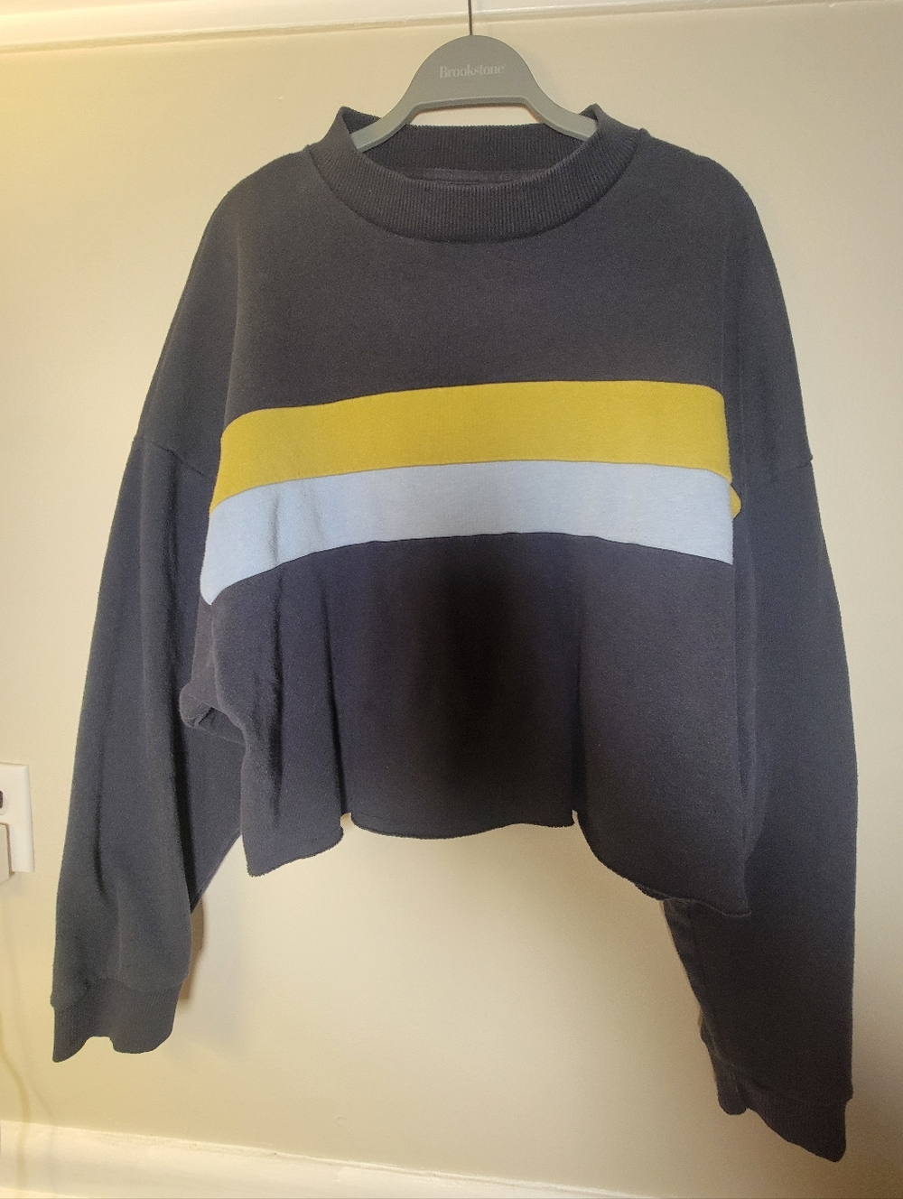 American Eagle - Navy Blue Cropped Ahh Mazingly Soft Cropped Crewneck XL